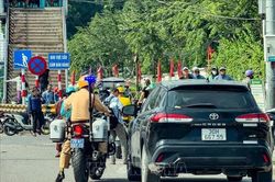 Xử l&yacute; nghi&ecirc;m c&aacute;c phương tiện dừng, đỗ tr&aacute;i ph&eacute;p tr&ecirc;n tuyến cửa ng&otilde; ph&iacute;a Nam Thủ đ&ocirc;