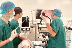 Gắp thành công xương cá cắm ngang thực quản, tránh ca phẫu thuật nguy hiểm