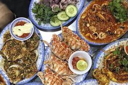 Du lịch biển miền Trung ăn g&igrave;? 10 m&oacute;n ngon nhất định phải thử