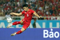 Đình Bắc tự nhận chơi 'tệ', nói gì sau khi bị HLV Kim Sang Sik thay ra sớm?