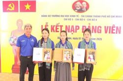 Xã Gia Thuận: Kết nạp Đảng cho 4 sinh viên tình nguyện ưu tú