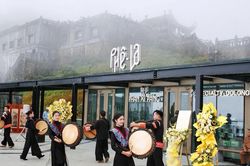 Phê La khai trương cửa hàng tại 'Nóc nhà Đông Dương'