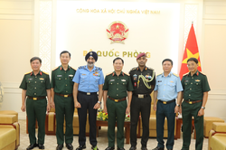 Đại tướng Nguyễn Tân Cương tiếp Tham mưu trưởng Không quân Ấn Độ