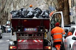 Tìm thấy tờ vé số trúng thưởng 1 triệu euro trong đống rác