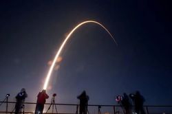 Phần tên lửa nặng 4 tấn của SpaceX sắp va chạm ở tốc độ cao với Mặt trăng