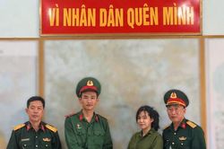 Binh nhì Phạm Hà nhặt được của rơi trả lại người đánh mất