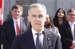 Tổng thống Trump chê Canada 'khó chịu', Thủ tướng Carney phản pháo