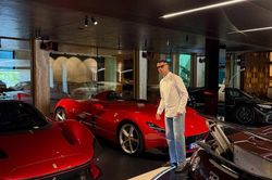 Ronaldo lần đầu hé lộ gara siêu xe trị giá hàng triệu USD