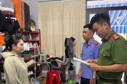 Khởi tố chủ cửa hàng quần áo về tội 'Xâm phạm quyền sở hữu công nghiệp'