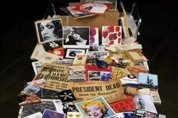 612 chiếc hộp hé lộ thế giới nội tâm của Andy Warhol