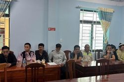 'Choảng' nhau vì nữ phục vụ karaoke