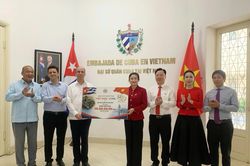 Trao khoản hỗ trợ trị giá 100 tỷ đồng tặng nhân dân Cuba
