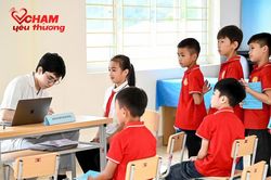 Quỹ Chạm Yêu Thương phối hợp cùng Bệnh viện Đại học Y Hà Nội khám sức khỏe cho gần 300 học sinh vùng khó trước năm học mới