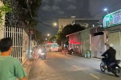 Cầm hung khí đâm bạn gái rồi nhờ người dân gọi cấp cứu