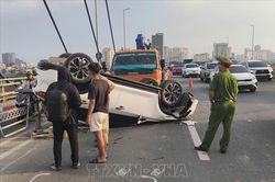 Bảo đảm lưu thông an toàn sau vụ va chạm liên hoàn trên cầu Nhật Tân