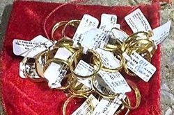 Giả shipper, bê trộm két sắt chứa 31 nhẫn vàng