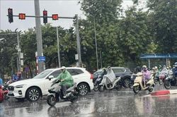 Cảnh báo mưa dông ở Hà Nội, lũ trên các sông tại Bắc Bộ và từ Thanh Hóa đến Quảng Trị