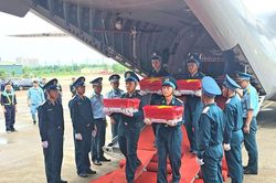 Chuyến bay thiêng liêng vận chuyển 7.104 mẫu sinh phẩm hài cốt liệt sĩ tới Hà Nội
