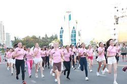 Th&iacute; sinh Miss World 2026 chạy bộ thiện nguyện ủng hộ bệnh nh&acirc;n bị ung thư v&uacute;