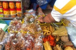 Đồ chay 'ba không' tràn chợ