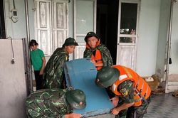 Bắc Ninh: Huy động gần 400 c&aacute;n bộ, chiến sĩ hỗ trợ Nh&acirc;n d&acirc;n di dời ứng ph&oacute; b&atilde;o số 4