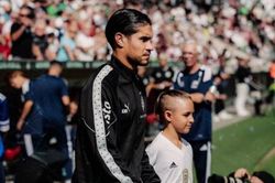 Trung vệ tuyển Indonesia Kevin Diks bất ngờ đeo băng đội trưởng CLB lớn ở Bundesliga