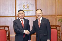 Thường trực Ban Bí thư Trần Cẩm Tú hội kiến Chủ tịch Quốc hội Singapore