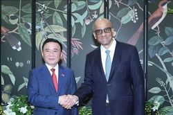 Ủy viên Bộ Chính trị, Thường trực Ban Bí thư Trần Cẩm Tú hội kiến Tổng thống Singapore Tharman Shanmugaratnam