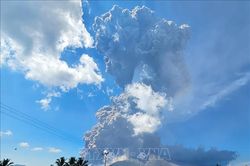 Indonesia phát hiện vết nứt tại núi lửa Kelimutu sau động đất mạnh