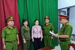 Chủ phòng khám nha khoa Tuyết Chinh bị tuyên án 2 năm tù treo