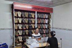 Bắt vợ chồng bán dép giả thương hiệu Havaianas, thu giữ tang vật 7,3 tỷ đồng