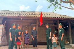 Thắm tình quân dân nơi biên giới
