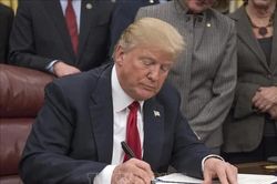Tổng thống Donald Trump ký sắc lệnh mở đường thành lập Học viện Không gian Mỹ