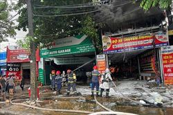 Ch&aacute;y tại gara &ocirc; t&ocirc; tr&ecirc;n đường L&ecirc; Quang Đạo, H&agrave; Nội