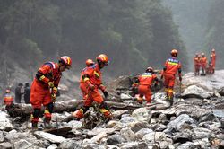 Nepal chạy đua cứu công nhân mắc kẹt khi mực nước dâng cao