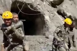 Nepal chạy đua giải cứu hơn 900 công nhân mắc kẹt trong đường hầm sau lũ dữ
