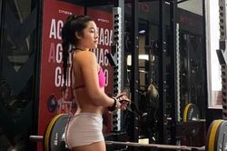Người đẹp làng chạy Trịnh Lệ mê tập gym, HLV Kim Hà tập xuyên lễ giữ dáng nóng bỏng