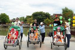 'Bố ơi mình đi đâu thế?' mùa 6Bố Nam mặc vest nhung đạp xích lô, bé Đậu đốn tim khán giả