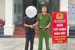 Người dân tự giác giao nộp súng tự chế