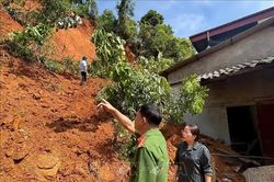 Sạt lở taluy dương gây ảnh hưởng tới nhiều hộ dân