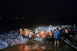Quảng Trị kịp thời hỗ trợ thành công các tàu đánh cá gặp nạn trên biển