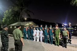 'Lặng lẽ ph&iacute;a sau &aacute;nh h&agrave;o quang'