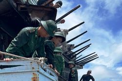 Cà Mau: Kịp thời khống chế vụ cháy tàu cá đang neo đậu tại Sông Đốc