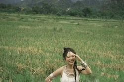 Th&ecirc;m h&igrave;nh ảnh g&acirc;y tranh c&atilde;i về khăn Pi&ecirc;u: Sao chưa r&uacute;t ra b&agrave;i học ứng xử với di sản văn h&oacute;a?