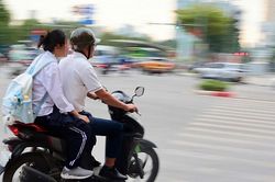 Hà Nội: Nhiều phụ huynh bị lập biên bản, giữ xe khi đưa con đến trường