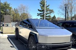 Tesla thử nghiệm xe taxi tự hành Cybercab không vô lăng