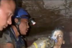 Người phụ nữ 60 tuổi sống sót kỳ diệu sau trận lũ tại Nepal