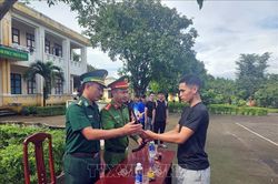 Người dân giao nộp 36 súng tự chế