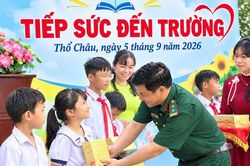 Những món quà giữ học sinh khó khăn ở lại trường