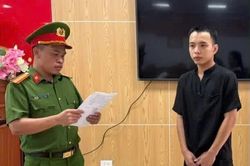 Triệt phá đường dây lừa đảo 'vé cào trúng thưởng'